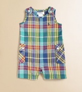 This adorable sleeveless plaid shortall is designed with preppy cargo pockets.CrewneckSleevelessBack buttonsShoulder buttonsTwo side cargo pockets with button closureBottom snapsCottonMachine washImported Please note: Number of buttons and snaps may vary depending on size ordered. 