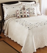 Traditional elegance and heirloom details combine for a look of style and grace. The Agatha bedspread boasts intricate quilting and detailed floral embroidery, delicately finished with scalloped edges and patterned trim.