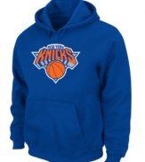 Keep warm in this solid hoodie featuring the NY Knicks by Majestic.