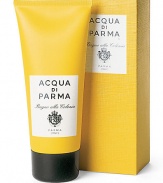 Luxurious formula leaves hair cleansed and lightly scented with the spicy notes of Colonia. 5 oz. 