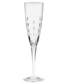 Refresh your formal table with the stylized petal cuts and refined whimsy of Modern Love stemware by Monique Lhuillier for Royal Doulton. This crystal flute combines a sleek bell shape and simple stem with convenient dishwasher-safe durability.