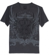 With a moody allover graphic, this t-shirt from Retrofit gives your jeans a stylish edge.