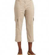 THE LOOKNarrow waistband with belt loops Front zip and tab button closureSide seam pocketsSeam detailsSide flap cargo pocketsBack dartsBack besom pocketTHE FITRise, about 9Inseam, about 24THE MATERIAL57% cotton/40% lycocell/3% spandexCARE & ORIGINMachine washImportedModel shown is 5'9½ (176cm) wearing US size 4. 