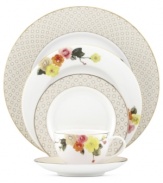 Into the mix. Find something chic and unexpected in the retro blooms and charming lattice of this Waverly Point place setting. Bands of gold tie it together with the modern polish of kate spade new york.