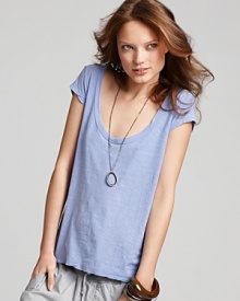 This super-soft James Perse tee is a must-have addition to your rotation of chic basics.