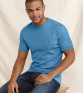 Relax in style with this basic t-shirt from Tommy Hilfiger.