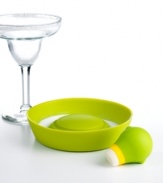 Take homemade cocktails to the next level! Easily add sugar or salt to the rim of your cocktail glass for a bolder, richer flavor. Including a silicone rimmer and sponge, this set puts the finishing touches on all of your drinks for professional flair at home.