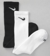 For a smooth, dry foundation to your workout gear, pull on these Nike crew socks and stock up on the comfortable moisture-control fit you need.