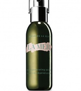 Borne from La Mer's heritage of healing, this transformational serum dramatically diminishes the look of lines and wrinkles and infuses skin with youthfulness.