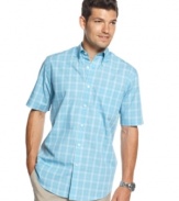 Perfect to pair with your favorite jeans or chinos, this Van Heusen shirt gets your weekend style all set.