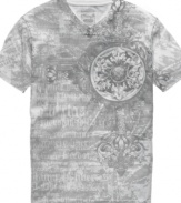 Grey is the new black. Marbleized coloring and edgy graphics make this Retrofit shirt perfect for a casual night out.