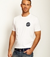 Go casual. This easy-wear tee from Nautica is the perfect companion for your fave blues.