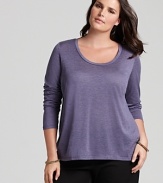 A classic scoop neck flatters the décolleté in this Eileen Fisher basic three-quarter sleeve tee--a must-have for seasonal layering.