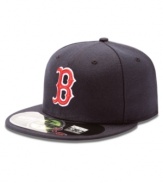 To the ballgame and beyond, sport this New Era baseball cap anywhere. A fitted 59FIFTY Boston Red Sox hat is the perfect way to show team spirit.