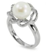 Beauty is in full bloom. This sterling silver ring features a cultured freshwater pearl (9-10 mm) surrounded by a diamond (1/10 ct. t.w.) flower for an elegant touch. Size 7.