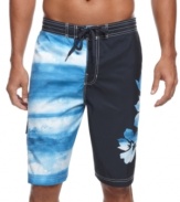 There's always two sides. Whether you're in the sand or surf these Speedo board shorts with Speedry technology will keep you comfortable all day long.