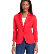 Work has never been more chic with this stretch knit petite blazer from Style&co. Pair it with your favorite blouse and trousers for a modern professional look!