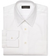 Topped with a traditional point collar, this smart classic fit dress shirt creates a crisp, professional silhouette.