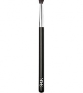 Perfect for applying and blending eye shadow, this large dome brush is an indispensable tool. 