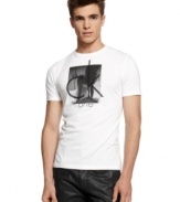 Think big. This large graphic t-shirt from Calvin Klein adds some boldness to your summer style.