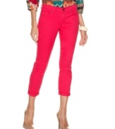 Calvin Klein Jeans puts a trendy spin on these cropped jeans, giving them a splashy wash and a skinny, stretchy fit!