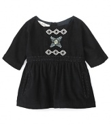 The hand embroidered looks charms on this Pearls & Popcorn dress, boasting kimono sleeves and a stitched waist detail.