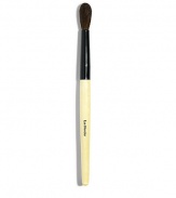 Expertly blends all Eye Shadow shades together, softening any harsh lines or edges. The Eye Blender Brush can also be used to set concealer using powder from the Creamy Concealer Kit. 