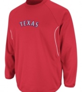 Put your back into it. Get into the swing of the season with this Texas Rangers MLB fleece featuring Therma Base technology from Majestic.