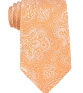 This refreshing paisley silk tie by Michael Kors puts a modern twist on your at-work wardrobe.