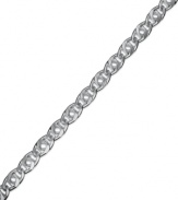 Simple polish that's always in style. Giani Bernini's pretty link bracelet is crafted in sterling silver. Approximate length: 7-1/4 inches. Approximate width: 1/4 inch.