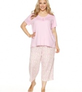 Cuddle up to this soft cotton set with cute capri print pants. A matching tee with henley neckline perfectly completes this look.