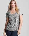 The essential stretch cotton tee is smattered with sparkling sequins to add dazzle to day or evening looks.