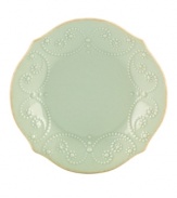 With fanciful beading and a feminine edge, this Lenox French Perle tidbit plates have an irresistibly old-fashioned sensibility. Hardwearing stoneware is dishwasher safe and, in an ethereal ice-blue hue with antiqued trim, a graceful addition to any meal. Qualifies for Rebate