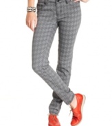 Tinseltown renders classic houndstooth-print in totally modern style with these super-cute skinny jeans!