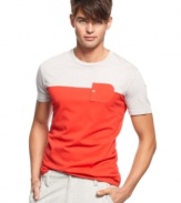 This is one crew you want to be a part of. Upgrade your casual style with this colorblocked t-shirt from Kenneth Cole Reaction.