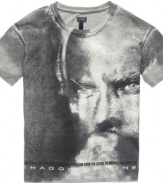 This graphic t-shirt from Armani pay homage to the man himself and adds style to your casual wardrobe.