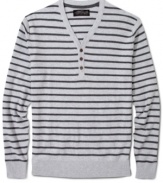 Retrofit brings you all the advantages of a vintage knit-an authentic Y-neck silhouette, the perfect stripe pattern-here in a machine washable sweater made of soft and sturdy cotton.