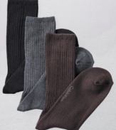 Great things come in threes. These cotton socks offer your feet the casual comfort they need.