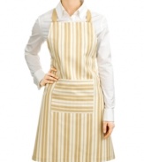 See stripes! A baker's best friend, this printed apron gives you instant credibility in the kitchen. Subtle stripes and a pocket for your must-have tools make this a chef's essential.