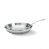 This Tri-Ply Calphalon omelette pan features a cool V stainless steel handle. Classic vessel design, induction capable magnetic stainless steel exterior.