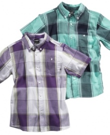 Pop some preppy plaid into his warm-weather wardrobe with this short-sleeved woven shirt from Nike.