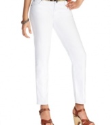 A white wash and snug fit make Kut from the Kloth's skinny jeans a summer essential! Pair them with anything in your closet, from blazers and blouses to cotton tees.