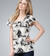 A neutral palette gives this floral print top from Style&co. endless possibilities! Try it with jeans and flats or pair it with a blazer and skirt for more formal look.