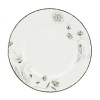 A soft floral motif exquisitely adorns Lenox's Paisley Terrace white-bodied porcelain dinner plate. Mica accents and gleaming platinum trim complete the traditional-modern look.