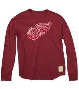 Go big or go home. Rep your Wings with pride (and stay warm in the rink) with this waffle-knit thermal t shirt from Reebok.