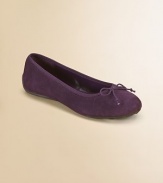 Versatile ballerina shoes with a sweet bow detail. Leather upper Slip-on Padded insole Rubber sole Imported 