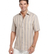 Cubavera takes summer style into the winter months with this vacation-ready short-sleeved shirt.