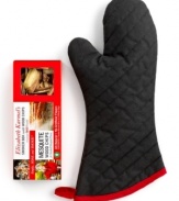 Fire up your favorites! Slip into this attractive and durable oven mitt by Gourmet Classics and heat things up with the nonstick steel smoker box that includes 2 cups of mesquite wood chips. Infuse incredible flavor and get grilling!