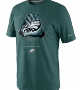 Have a hand in pumping up support for your favorite football team with this Philadelphia Eagles NFL t-shirt from Nike.