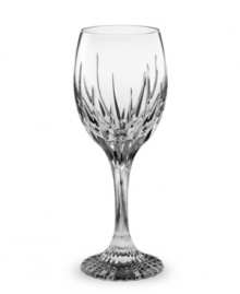 The resplendent crystal and quintessential French design of Baccarat's Jupiter red wine glass sets a new standard for fine dining. Vertical cuts extend from bowl to base for a look that exudes vintage grandeur.